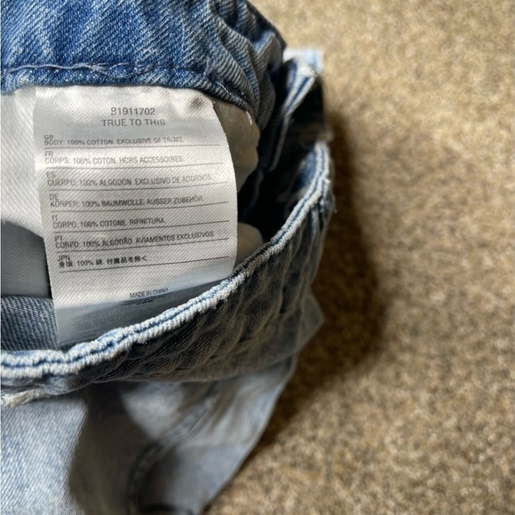 Volcom Jeans Shorts Juniors Size 9 Blue Denim Distressed Button Fly - Picture 4 of 5